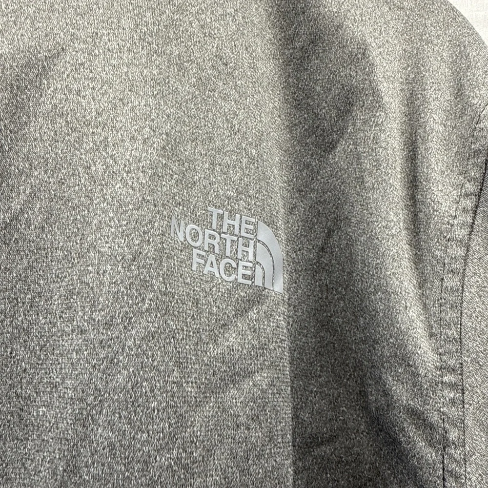 North Face Men's 1/4 Zip Shirt Size Large Gray‎ Silver Logo Long Sleeve Pullover